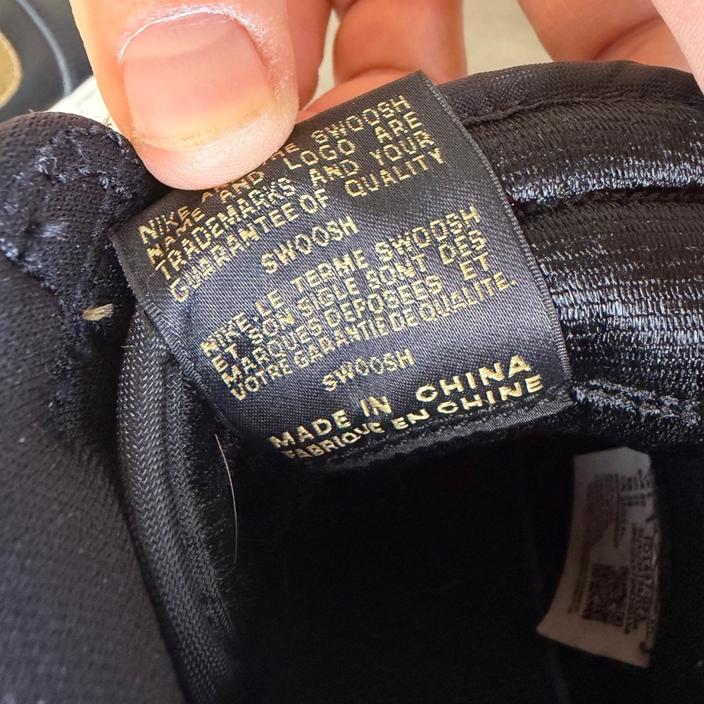 Nike Air Jordan 1 Retro High OG Black Metallic Gold GS 7Y Youth Teens Sneakers - Picture 8 of 9